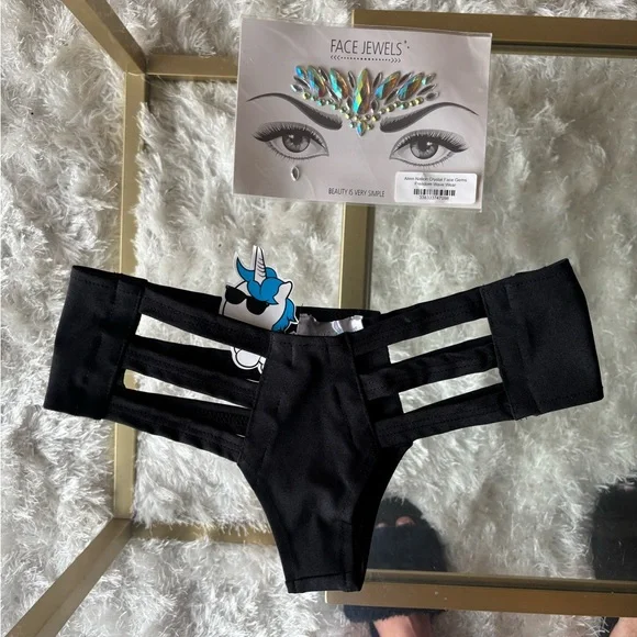 Iheartraves Black cut out bottoms 
Size S/M - Picture 4 of 4